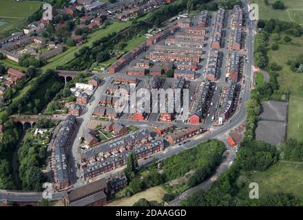 Luftaufnahme von Reihenhäusern in Cross Green, Leeds, West Yorkshire, UK Stockfoto