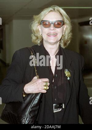 Die amerikanische Schauspielerin Lauren Bacall am Flughafen London Heathrow Mai 1991 Stockfoto