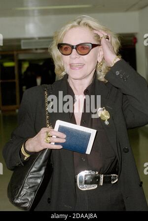 Die amerikanische Schauspielerin Lauren Bacall am Flughafen London Heathrow Mai 1991 Stockfoto