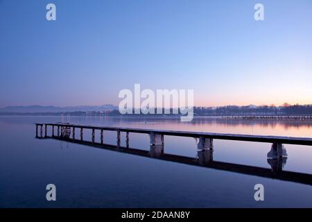 Geographie / Reisen, Deutschland, Bayern, Seeshaupt, Sonnenuntergang am winterlichen Starnberger See, Seeshaupt, Additional-Rights-Clearance-Info-not-available Stockfoto