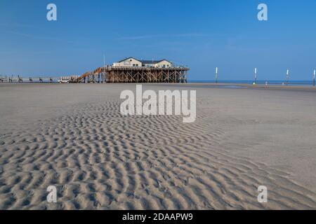 Geographie / Reisen, Deutschland, Schleswig-Holstein, Sankt Peter-Ording, Stelzenhäuser am Strand von Saint PE, Additional-Rights-Clearance-Info-not-available Stockfoto