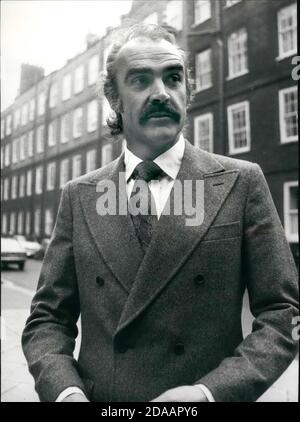 10. Oktober 1973 - London, England, Vereinigtes Königreich - EINE Petition des Schauspielers SEAN CONNERY für ein Scheidungserlass gegen seine Frau, die Schauspielerin D. Cilento, wurde heute vor den Gerichtshöfen gehört. (Bild: © Keystone Press Agency/Keystone USA via ZUMAPRESS.com) Stockfoto