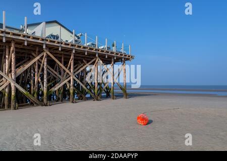 Geographie / Reisen, Deutschland, Schleswig-Holstein, Sankt Peter-Ording, Stelzenhäuser am Strand von Saint PE, Additional-Rights-Clearance-Info-not-available Stockfoto