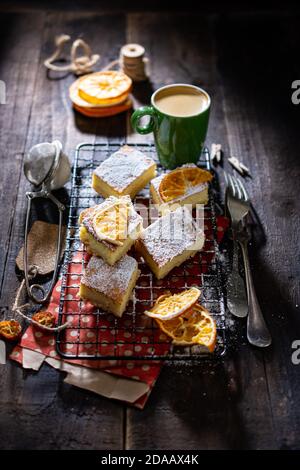 Orangenkäse Kuchen.köstliche süße Snack.gesunde Lebensmittel und Getränke.Weihnachtsdessert. Stockfoto