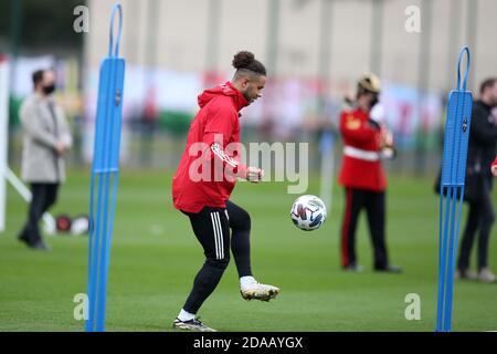 Cardiff, Großbritannien. November 2020. Tyler Roberts aus Wales während der Trainingseinheit der Fußballmannschaft von Wales am Mittwoch, 11. November 2020 im Vale Resort, Hensol, in der Nähe von Cardiff. Das Team bereitet sich auf das nächste Spiel vor, ein Freundschaftsspiel gegen die USA morgen. Dieses Bild darf nur für redaktionelle Zwecke verwendet werden. Nur redaktionelle Verwendung, Lizenz für kommerzielle Nutzung erforderlich. Keine Verwendung in Wetten, Spiele oder ein einzelner Club / Liga / Spieler Publikationen. PIC von Andrew Orchard / Andrew Orchard Sport Fotografie / Alamy Live News Credit: Andrew Orchard Sport Fotografie / Alamy Live News Stockfoto