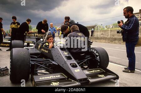 Ayrton Senna in seinem Lotus-Renault beim European Grand 1985 Prix Brands Hatch UK Stockfoto