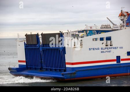 Stena Superfast VIII mit Abfahrt vom Belfast Harbour. Paul Grant, Irischer Handelsdirektor von Stena Line??, sprach über die Herausforderungen, die der Brexit und das Coronavirus mit sich bringen, da das Unternehmen den 25. Jahrestag seiner Gründung in Belfast feiert. Stockfoto