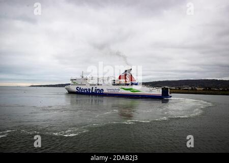 Stena Superfast VIII mit Abfahrt vom Belfast Harbour. Paul Grant, Irischer Handelsdirektor von Stena Line??, sprach über die Herausforderungen, die der Brexit und das Coronavirus mit sich bringen, da das Unternehmen den 25. Jahrestag seiner Gründung in Belfast feiert. Stockfoto