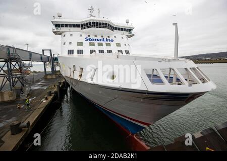 Stena Superfast VIII mit Abfahrt vom Belfast Harbour. Paul Grant, Irischer Handelsdirektor von Stena Line??, sprach über die Herausforderungen, die der Brexit und das Coronavirus mit sich bringen, da das Unternehmen den 25. Jahrestag seiner Gründung in Belfast feiert. Stockfoto