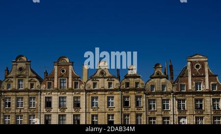 Alte Gebäude aus dem Mittelalter in Arras (La France) Stockfoto