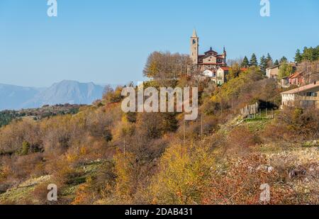 Idyllische Herbstlandschaft in den Abruzzen, Latium und Molise Nationalpark. Italien. Stockfoto