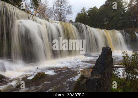 Keila Wasserfall, einer der berühmtesten in Estland Stockfoto