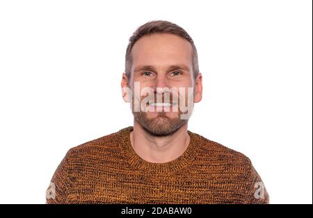 Porträt eines Mannes in einem Pullover auf einem weißen Hintergrund Stockfoto