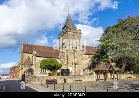 St. Mary Magdalene und St. Denys Church, Diözese Chichester, in Church Hill, Midhurst, einer Stadt in West Sussex, Südostengland Stockfoto