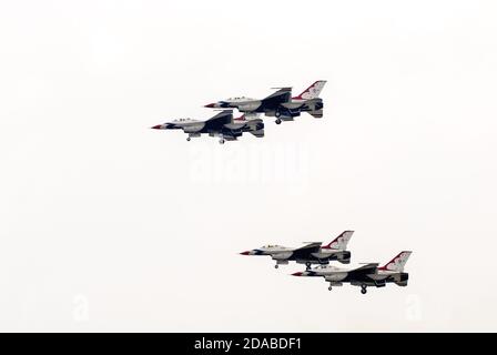 Bangkok, Thailand - 9. Oktober 2009: United States Air Force Thunderbirds offizielles militärisches Kunstflugteam während einer Ausstellung. Stockfoto