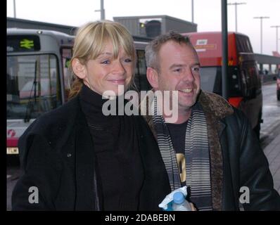 Britische Fernsehmoderatorin Zoe Ball mit dem ehemaligen Ehemann 'Fatboy' Slim im Jahr 2003. Stockfoto