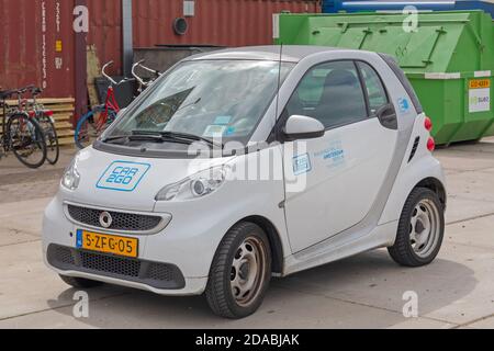 Amsterdam, Niederlande - 18. Mai 2018: Electric Smart for Two Car Two Go Share Ride in Amsterdam, Holland. Stockfoto