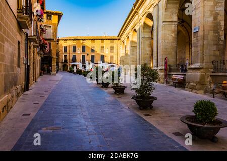 Santa Maria Platz. Los Arcos, Navarra, Spanien, Europa Stockfoto