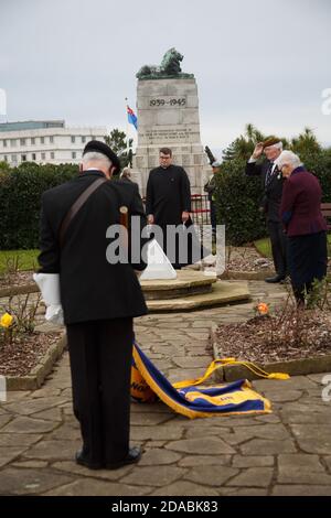 Morecambe Lancashire, Großbritannien. November 2020. 11:00 Morecambe Erinnerung Gärten Service wurde gehalten, um Erinnerung Tag Low-Key im Lichte der aktuellen COVID Einschränkungen zu markieren Quelle: PN News/Alamy Live News Stockfoto