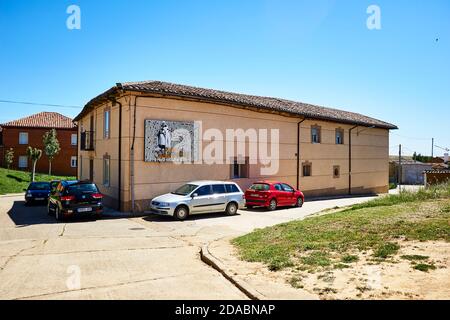 Jacques de Molay Hostel, Pilgrims Hostel. Französischer Weg, Jakobsweg. Terradillo de los Templarios, Lagartos, Palencia, Kastilien und Leon, Spanien, EUR Stockfoto