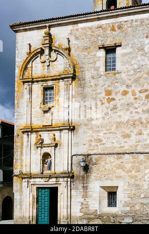 St. Peter Kirche - Iglesia de San pedro. Es war ein Franziskanerkloster von Sancti Spíritus, Es hat ein Kirchenschiff und einen hohen neoklassizistischen Turm. Drinnen bin ich Stockfoto