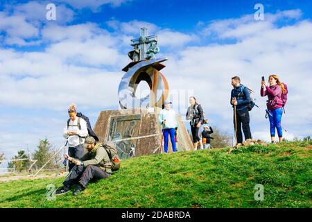 Denkmal auf dem Monte do Gozo, Hügel der Freude, in der Nähe der Stadt Santiago de Compostela, Papst Johannes Paul II. Besuchte die Hill führt die letzte Masse im August an Stockfoto