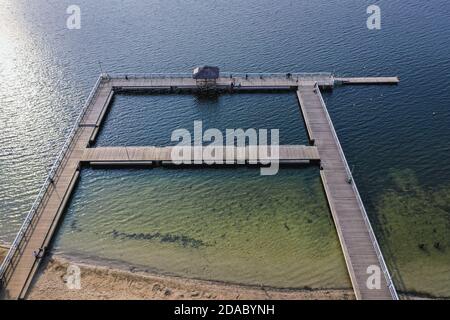 Pier am Narie See in der Region der Ilawa Seenplatte, Blick vom Dorf Kretowiny, der Provinz Ostroda, der Provinz Warmia und der Provinz Mazury in Polen Stockfoto