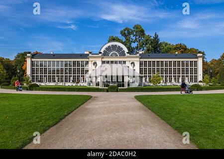 Neues Orangery Gebäude und Restaurant im Lazienkowski Park auch Lazienki Park genannt - Königliche Bäder, größter Park in Warschau Stadt, Polen Stockfoto