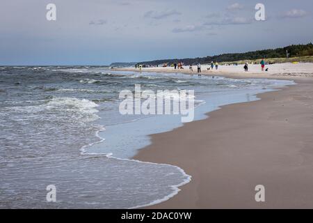 Ostseestrand im Dorf Debki im Verwaltungsbezirk Gmina Krokowa, im Kreis Puck, Woiwodschaft Pommern, Nordpolen Stockfoto