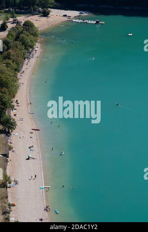 Fontenu, Frankreich - 09 03 2020: Blick vom aussichtspunkt auf den Chalain-See Stockfoto