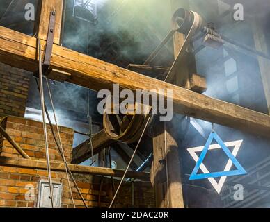 Zoigl Brauen in der Oberpfalz. In der denkmalgeschützten Brauerei in Falkenberg, Deutschland, hängt der Zeigerstern des Brauers (Zoigl) Stockfoto