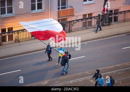 Warschau, Masowien, Polen. November 2020. Illegale Unabhängigkeit März Warsaw.in das Bild: Kredit: Hubert Mathis/ZUMA Wire/Alamy Live News Stockfoto