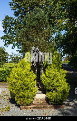 Pferd und Jockey Bronzestatue im Palmerstown House, Johnstown, County Kildare, Irland Stockfoto