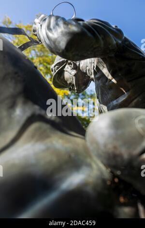 Pferd und Jockey Bronzestatue im Palmerstown House, Johnstown, County Kildare, Irland Stockfoto