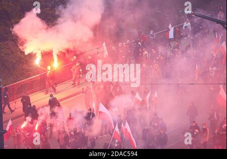 Warschau, Masowien, Polen. November 2020. Illegale Unabhängigkeit März Warsaw.in das Bild: Kredit: Hubert Mathis/ZUMA Wire/Alamy Live News Stockfoto