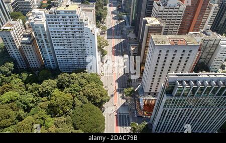 Luftaufnahme der Avenida Paulista in der Nähe des Trianon Parks in Sao Paulo Stadt, Brasilien. Stockfoto