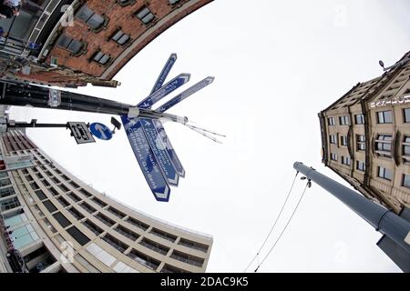 Manchester UK: Ein Schild an der Kreuzung von Back Turner Street und High Street in der Nähe des berühmten Arndale Shopping Centre. Stockfoto