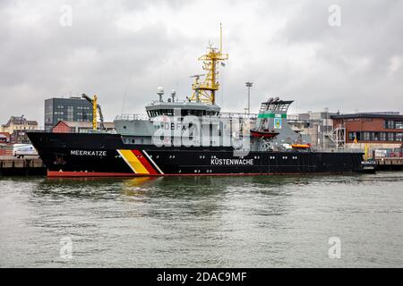 Deutsches Fischereischutzschiff MEERKATZE im Hafen von Cuxhaven. Stockfoto