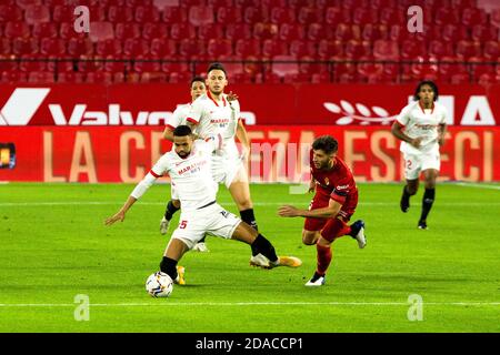 Youssef en-Nesyri von Sevilla und OiER von Osasuna während der Spanische Meisterschaft La Liga Fußballspiel zwischen Sevilla FC und CA Osasuna auf Novembe P Stockfoto