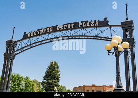 Cheyenne, WY - 8. August 2020: Eingang zum Cheyenne Depot Plaza in der Altstadt Stockfoto