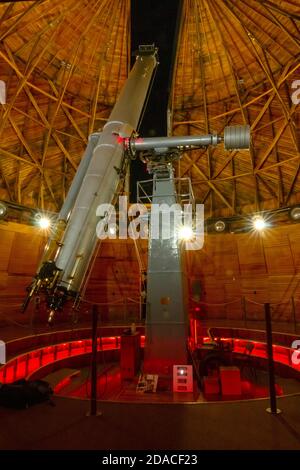 24' Clark Refraktor des Lowell Observatory in Flagstaff, Arizona. Das Teleskop wurde 1896 installiert und, wie hier zu sehen, 2014-2015 renoviert. Stockfoto