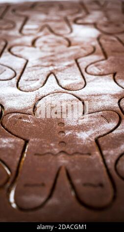 Lebkuchen Mann ungebacken - roh Stockfoto