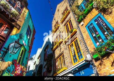 Farbenfrohe Häuser von Neal's Yard in Covent Garden, London, Großbritannien Stockfoto