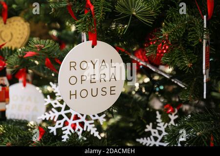 London, Großbritannien. 06. November 2020. Weihnachtsbaumschmuck Royal Opera House in Covent Garden. Quelle: Waldemar Sikora Stockfoto