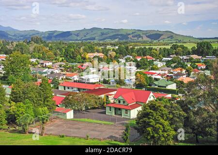 Blick auf die Stadt von Primrose Hill, Paeroa, Region Waikato, Nordinsel, Neuseeland Stockfoto