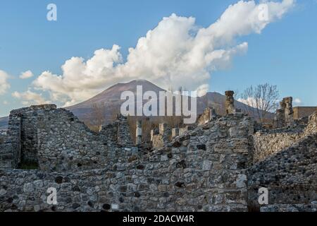 Landschaft von pompeji Dorf Ruinen mit Berg vesuv Stockfoto