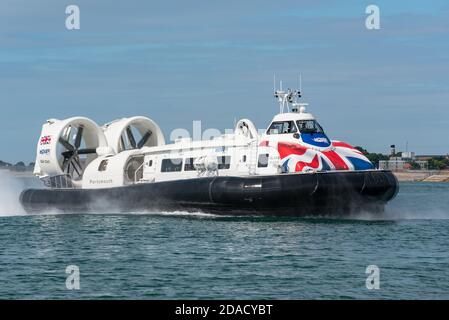 Hovertravel Hovercraft auf Southsea Seafront, UK am 22. Juli 2018. Stockfoto