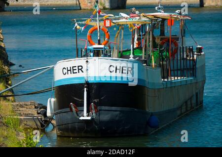 Frankreich, Cher (18), Vierzon, Canal du Berry, Barge 'Le Cher', gebaut 1940, um 83m3 Brennstoff zu transportieren und restauriert von der Arecabe Vereinigung, die erhalten Stockfoto