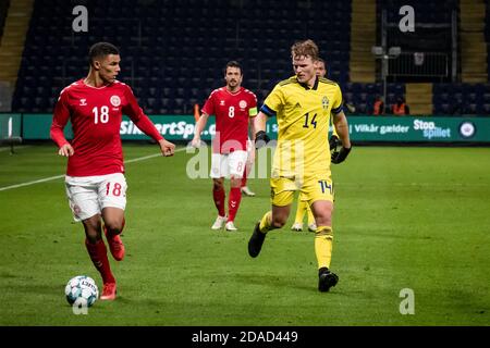 Broendby, Dänemark. November 2020. Alexander Bah (21) aus Dänemark im internationalen Freundschaftsspiel zwischen Dänemark und Schweden im Broendby Stadion in Broendby. (Foto Kredit: Gonzales Foto/Alamy Live News Stockfoto