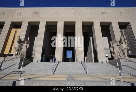St. Louis, Usa. November 2020. Am Mittwoch, den 11. November 2020, sind am Tag der Veteranen im Soilders Memorial in St. Louis nur wenige Besucher zu sehen. Foto von Bill Greenblatt/UPI Kredit: UPI/Alamy Live News Stockfoto